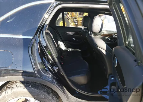 2017 Mercedes-Benz Glc 300 4Matic z USA, uszkodzony, nr VIN WDC0G4KB4HF148558